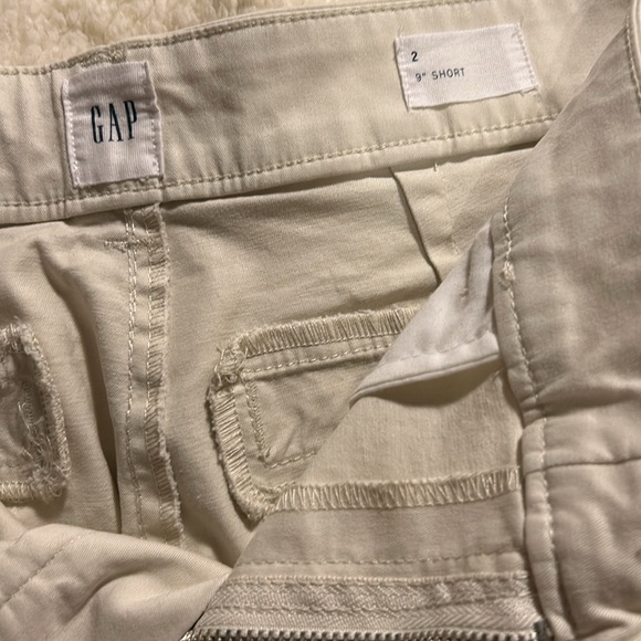 GAP twill 9” shorts - Picture 2 of 3